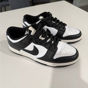 Nike Men’s Black and White Low-Profile Sneakers